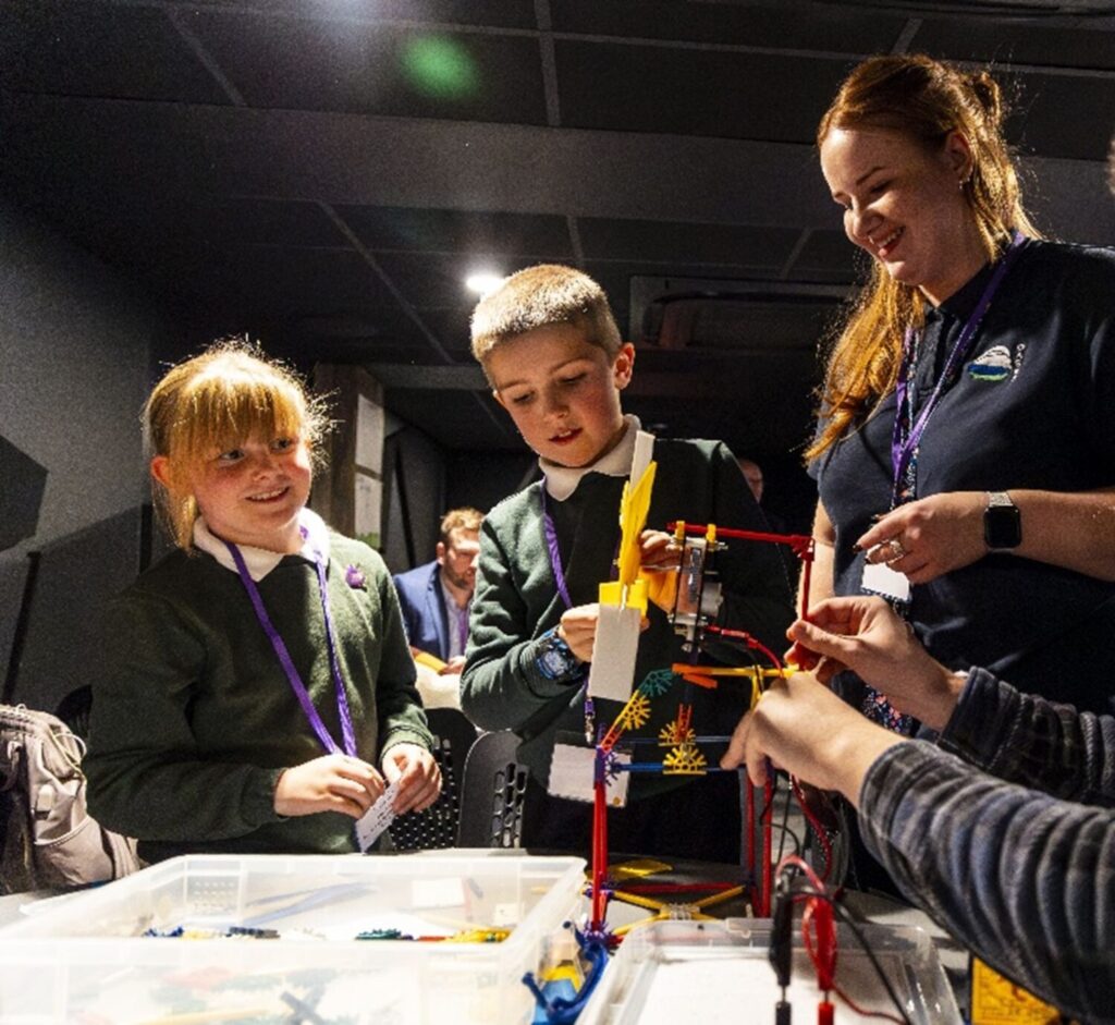 Children creating their own wind turbine with k'nex and a specialist model generator.